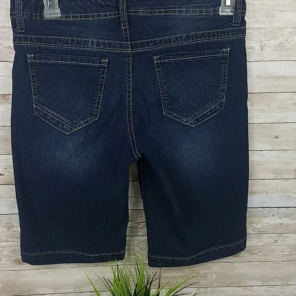 Nine West, Denim shorts, great condition, Sz 6 - Picture 8 of 10